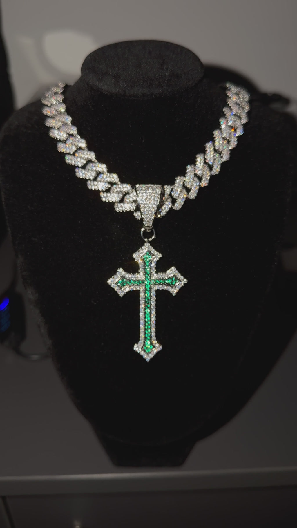 PENDENTE CROSS EMERALD