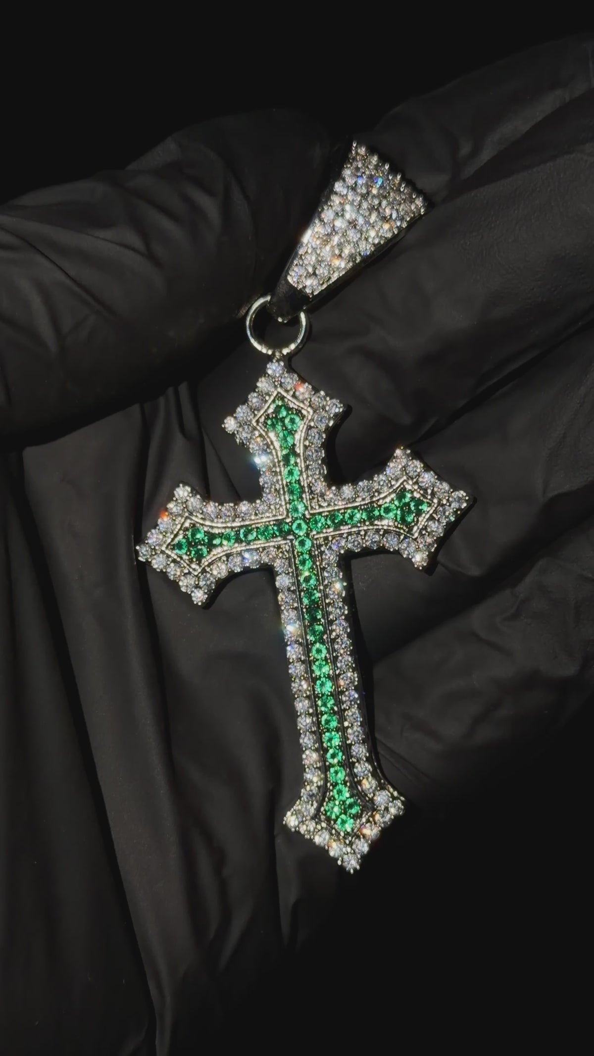 PENDENTE CROSS EMERALD